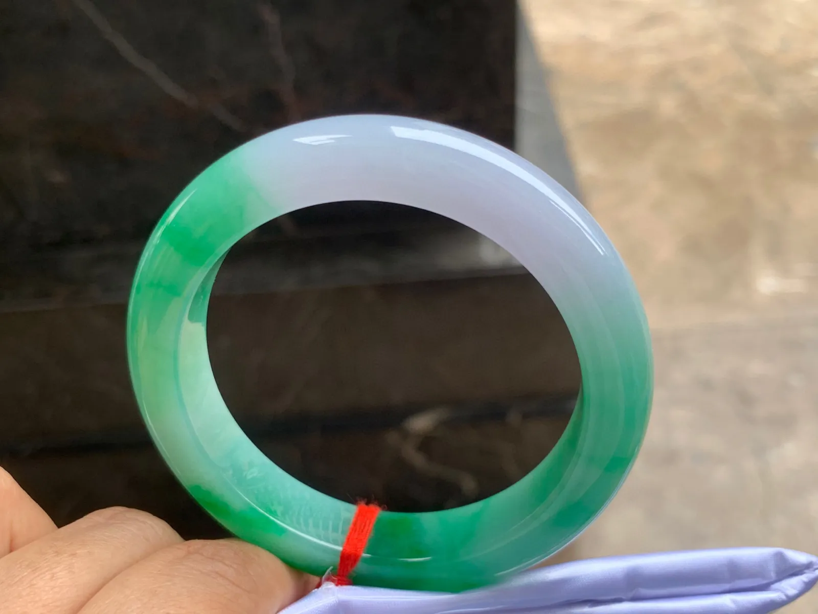 58-12.5-10mm
阳绿色手镯 种色兼备