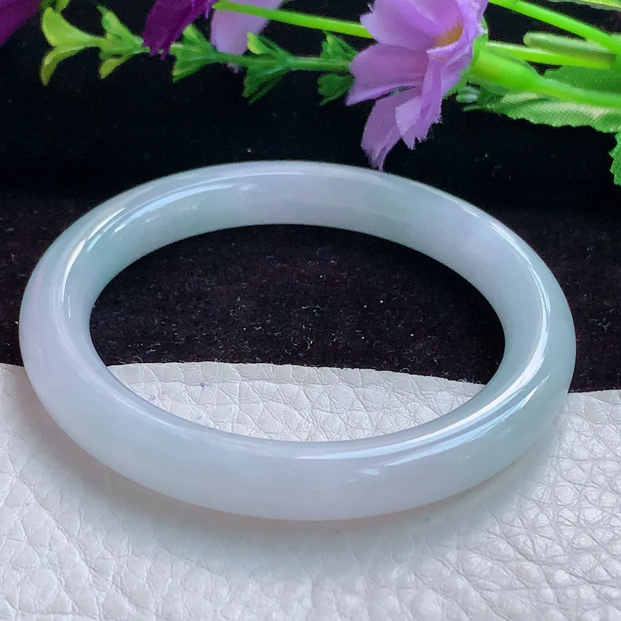 r小圈口51mm美人镯！缅甸翡翠A货纯美淡雅圆条玉手镯尺寸:51*8.5*8.3mm