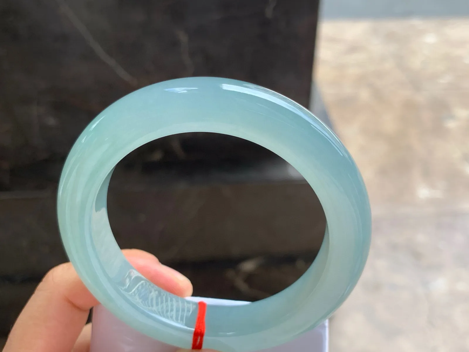 60-13-11mm
冰种晴水手镯 水润冰透 底色很漂亮 葡萄肉质地 拍不出效果 建议看实物