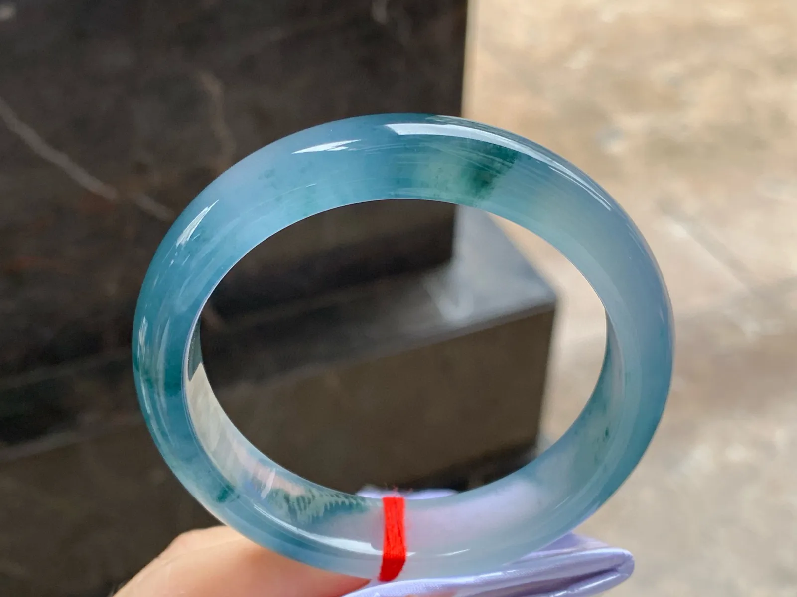 尺寸57.1/13.1/8.4，冰种飘蓝花手镯
种老肉细 起光 超美~