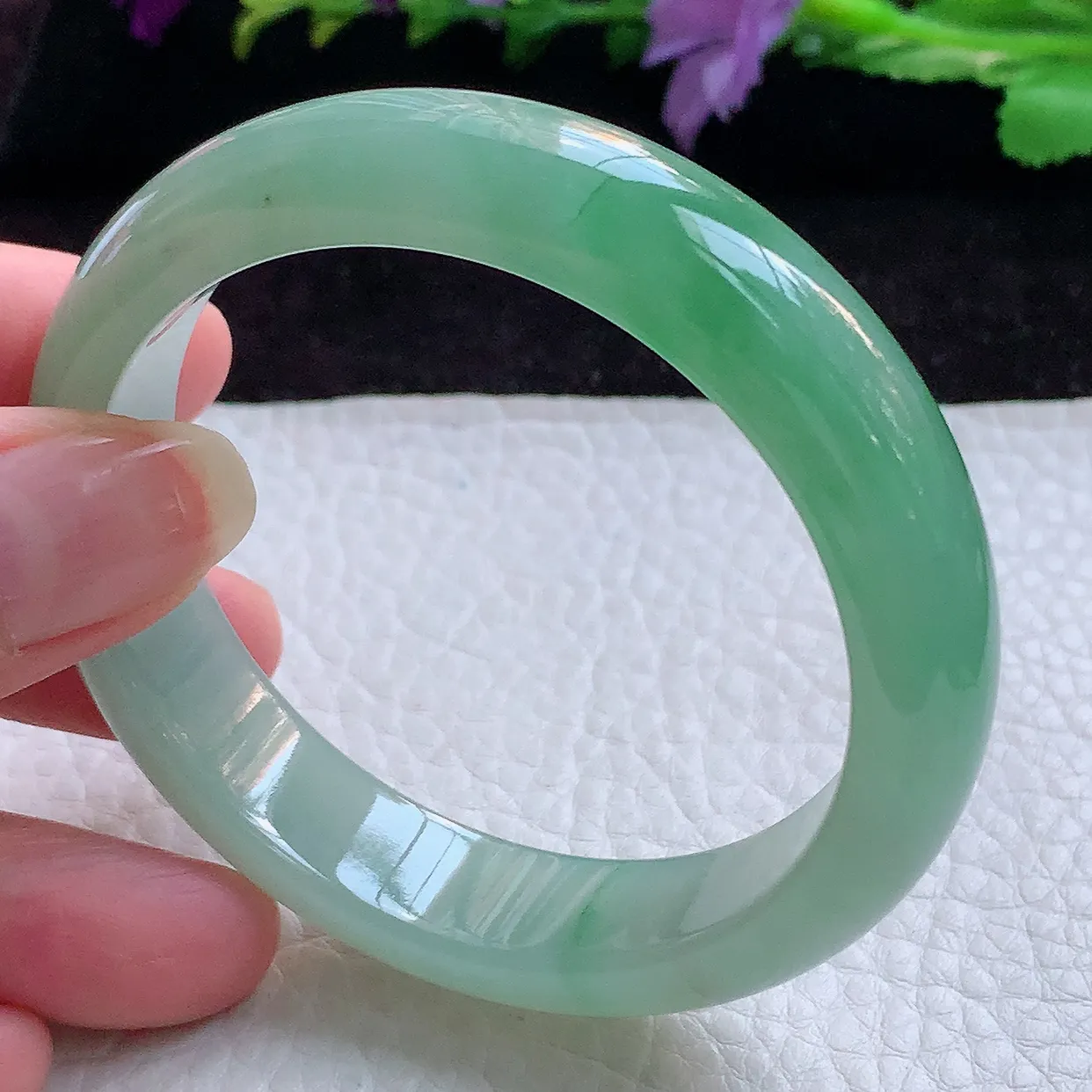 r实拍54圈口！缅甸翡翠A货冰绿宽边玉手镯 玉手环尺寸:54*13.2*8mm