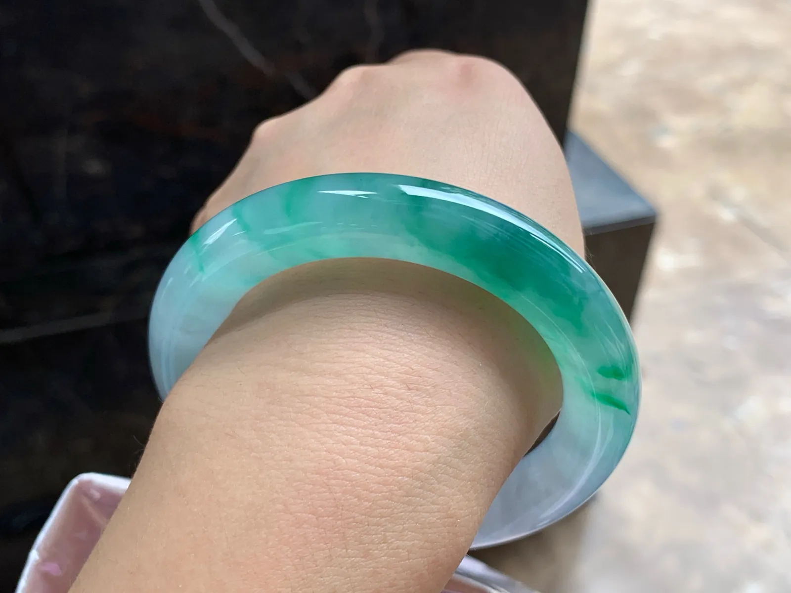 55.5-11.8

绿花圆条手镯^_^颜色浓郁 鲜艳起光 冰透