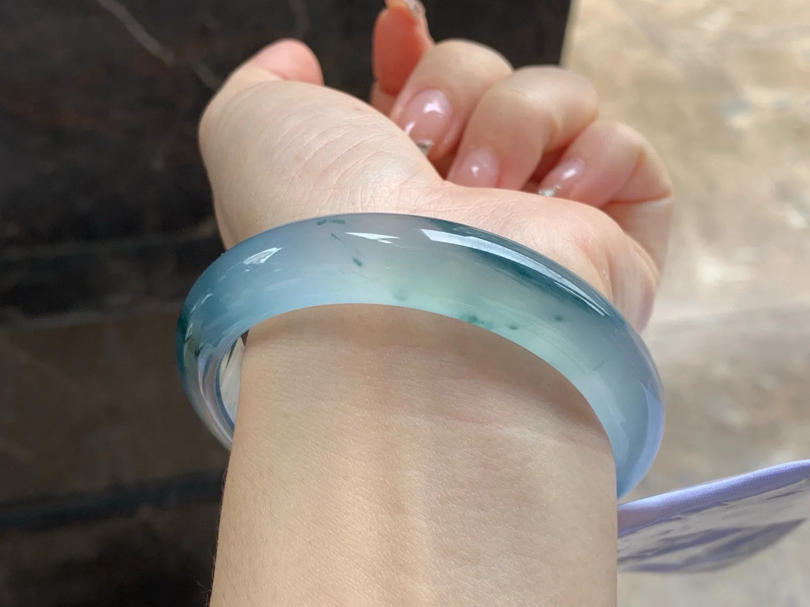 尺寸57.1/13.1/8.4，冰种飘蓝花手镯
种老肉细 起光 超美~