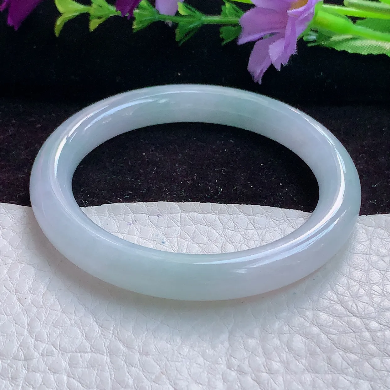 r小圈口51mm美人镯！缅甸翡翠A货纯美淡雅圆条玉手镯尺寸:51*8.5*8.3mm