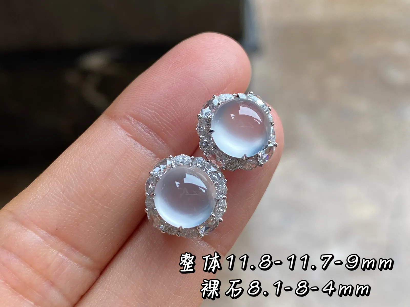 🤍高冰荧光精致耳钉

18k金