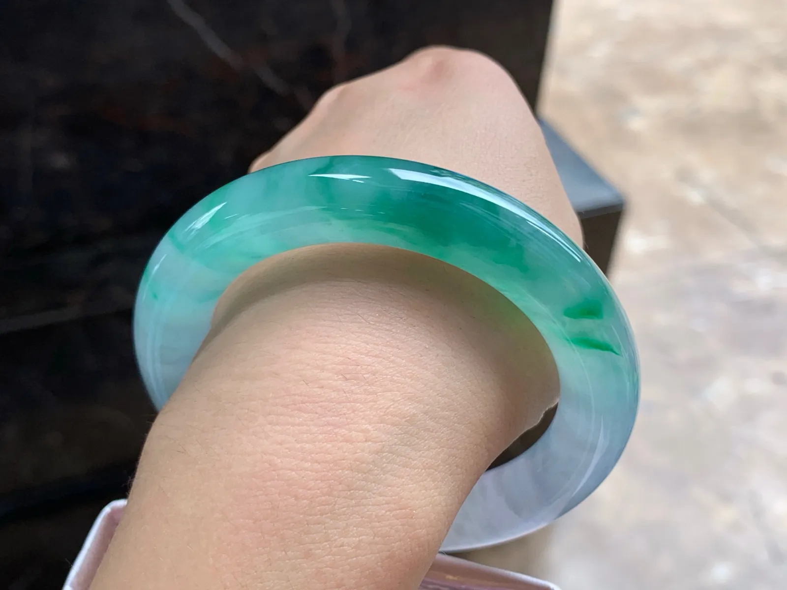 55.5-11.8

绿花圆条手镯^_^颜色浓郁 鲜艳起光 冰透