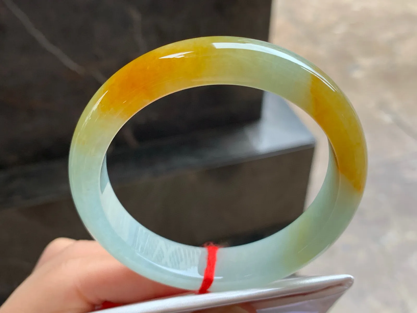 57-13-8.4

黄翡手镯^_^颜色鲜艳 浓郁