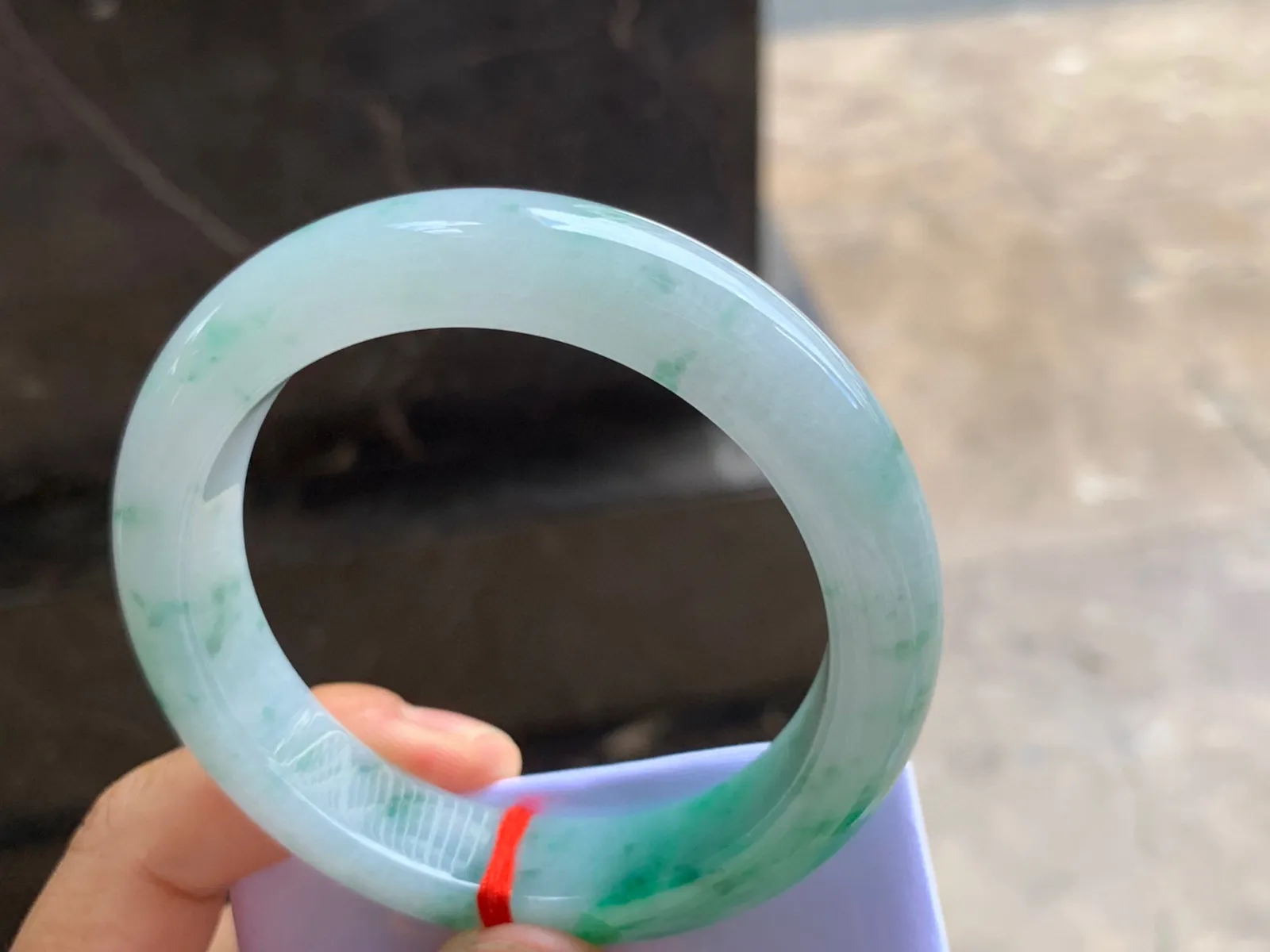 56-13-9.5mm
带色手镯 底子细腻 颜色漂亮 条形优秀