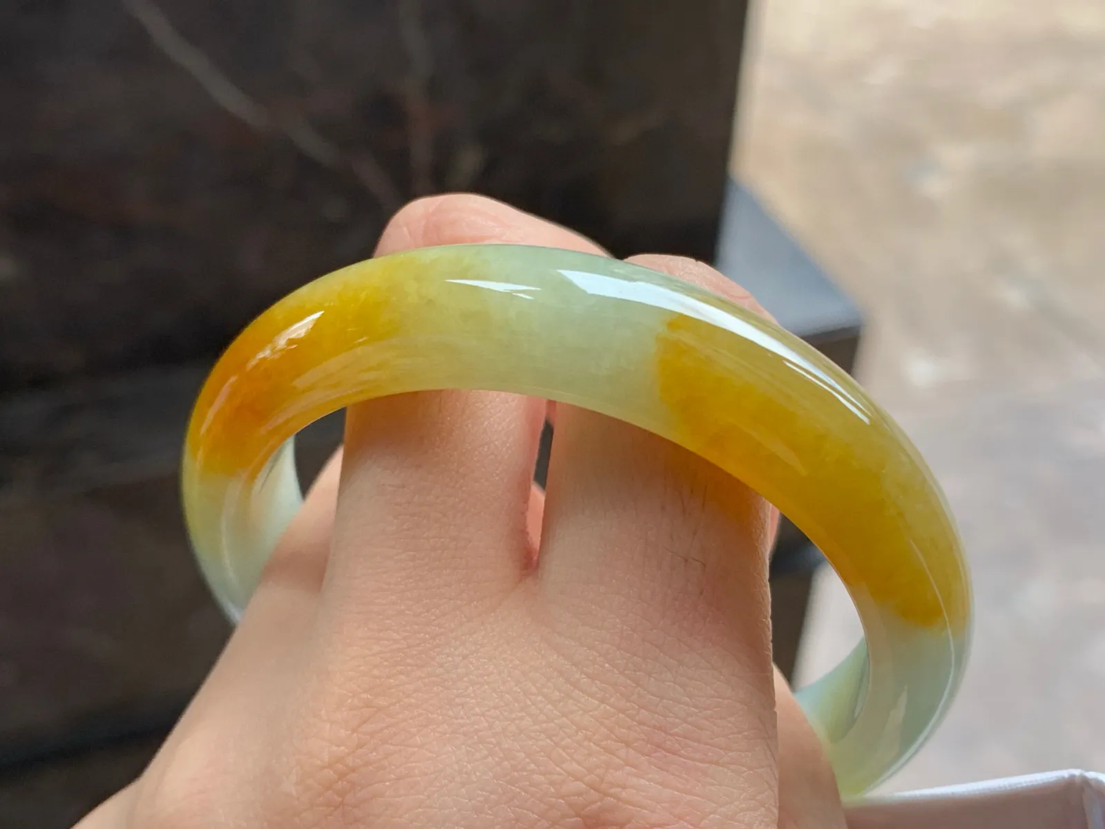 57-13-8.4

黄翡手镯^_^颜色鲜艳 浓郁