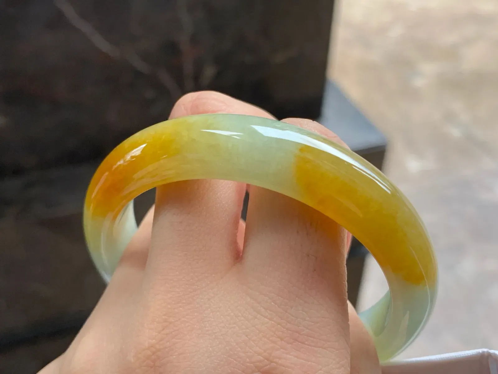 57-13-8.4

黄翡手镯^_^颜色鲜艳 浓郁