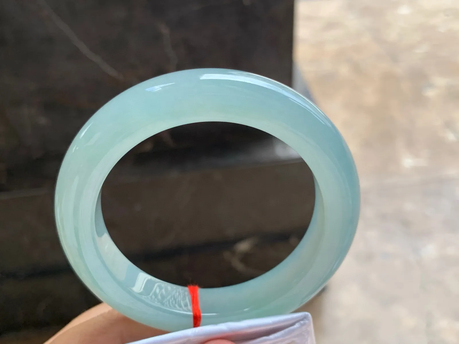 60-13-11mm
冰种晴水手镯 水润冰透 底色很漂亮 葡萄肉质地 拍不出效果 建议看实物