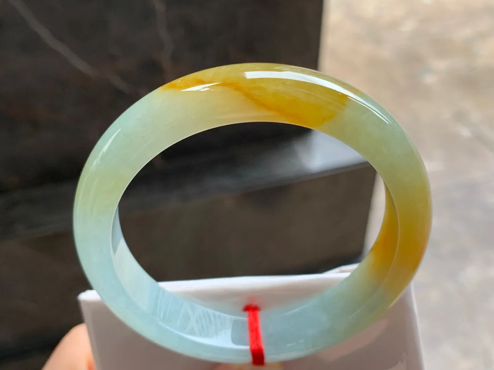 57-13-8.4

黄翡手镯^_^颜色鲜艳 浓郁