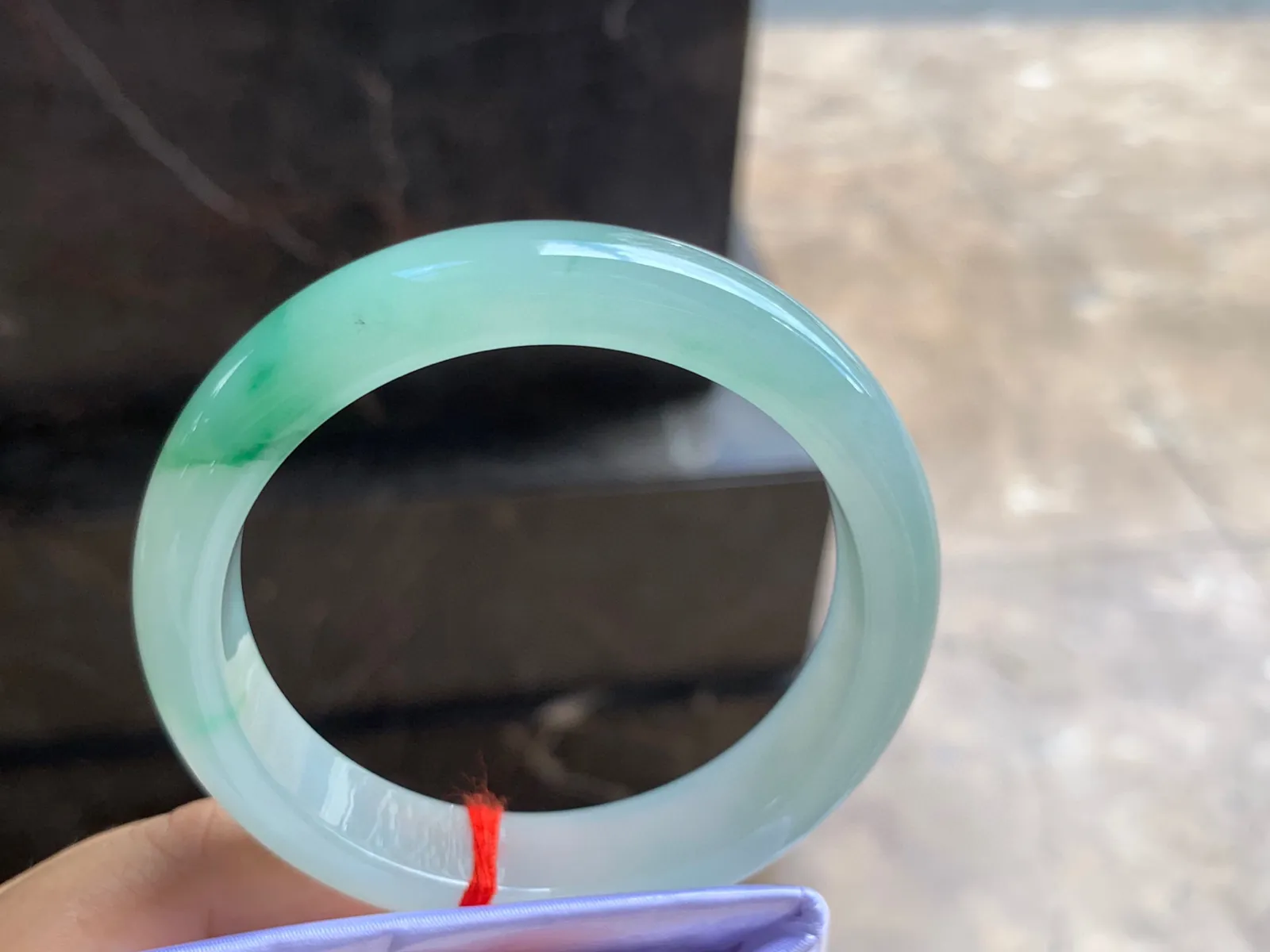 56.5-13-8.5mm
冰种飘花手镯 水润冰透 清爽