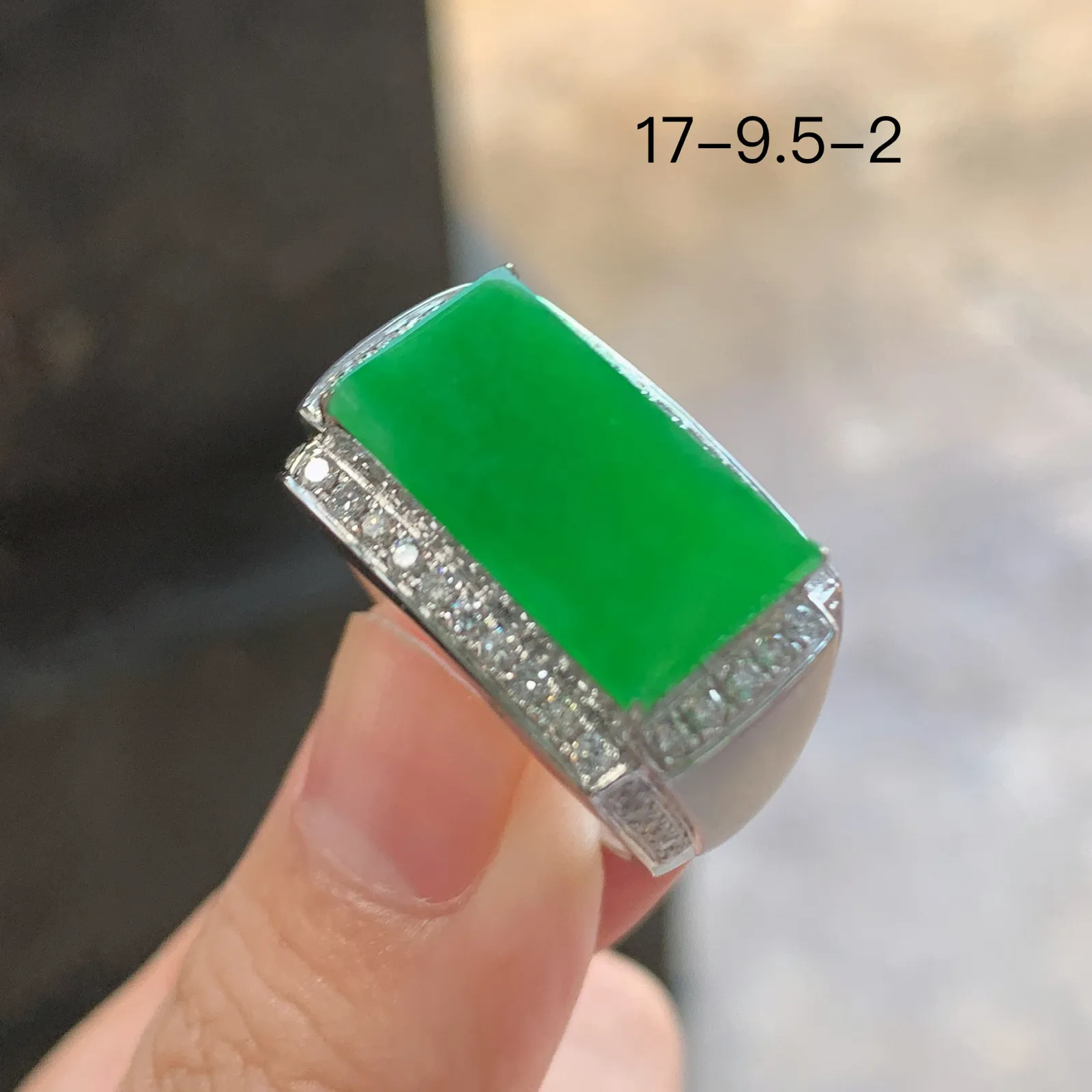 金镶钻·满绿马鞍戒指