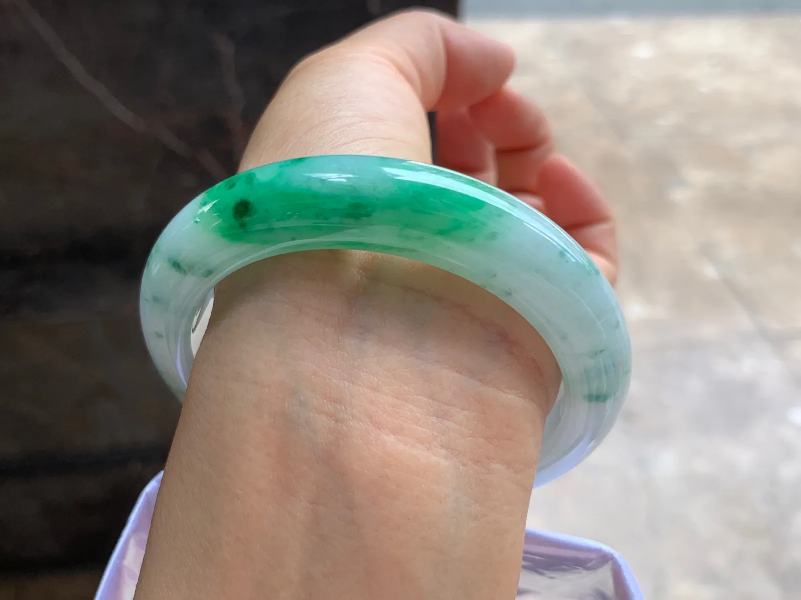 56-13-9.5mm
带色手镯 底子细腻 颜色漂亮 条形优秀