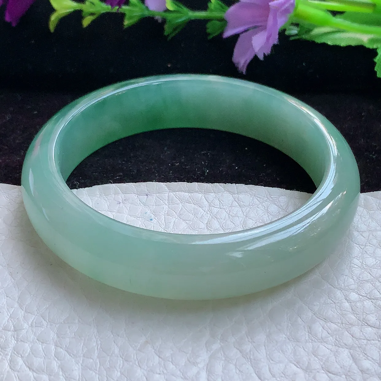 r实拍54圈口！缅甸翡翠A货冰绿宽边玉手镯 玉手环尺寸:54*13.2*8mm