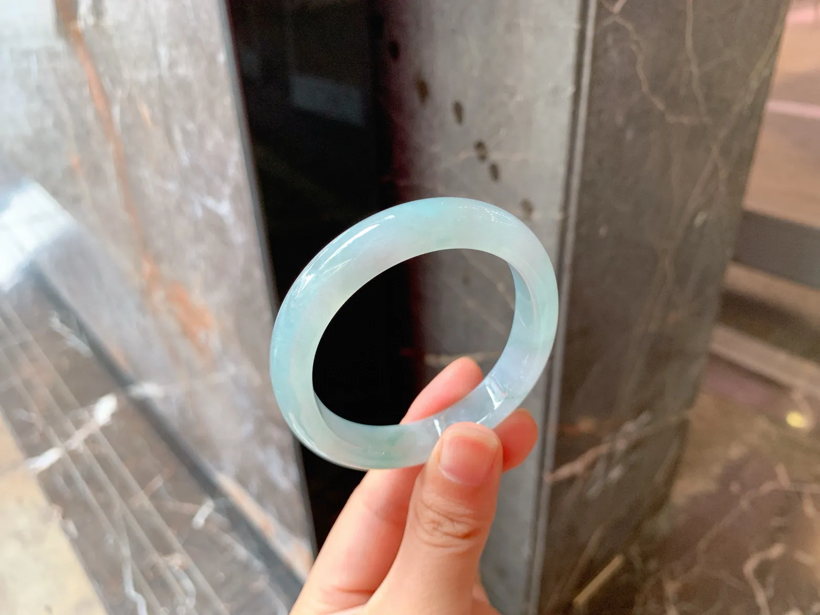 ️｜54圈口
冰晴贵妃手镯，底子细腻，清爽干净