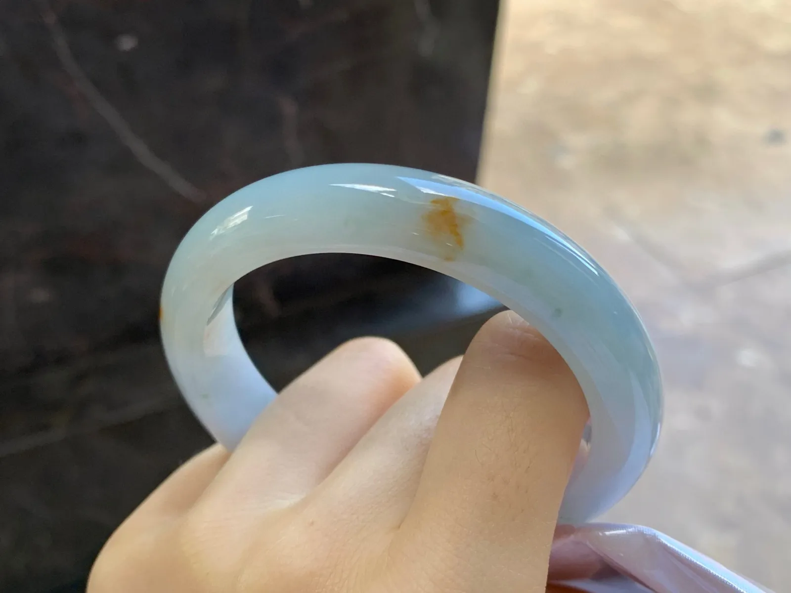 飘黄翡手镯
尺寸：56-12.5-8.6mm
底子细腻～有特色