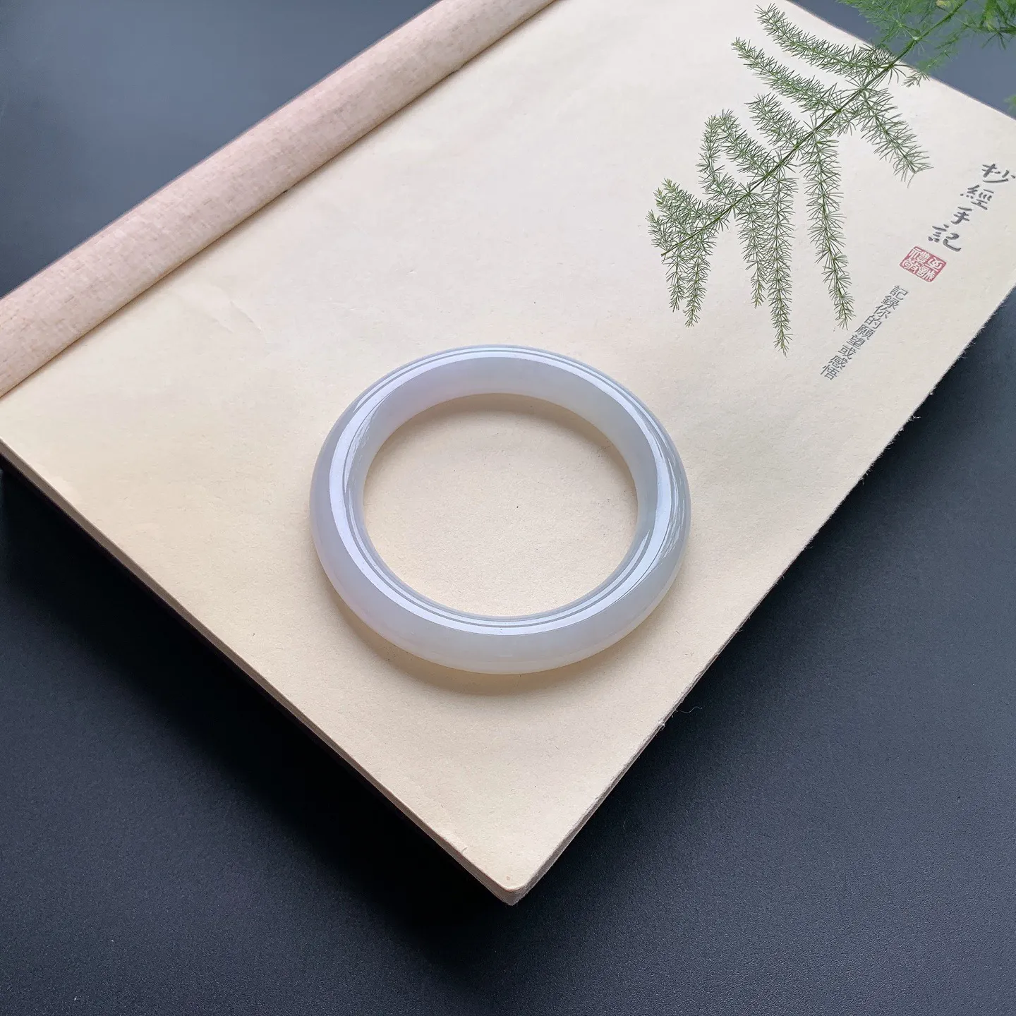58.5圈口细糯圆条手镯 尺寸：58.5-11，无纹裂，细腻釉洁，条形饱满