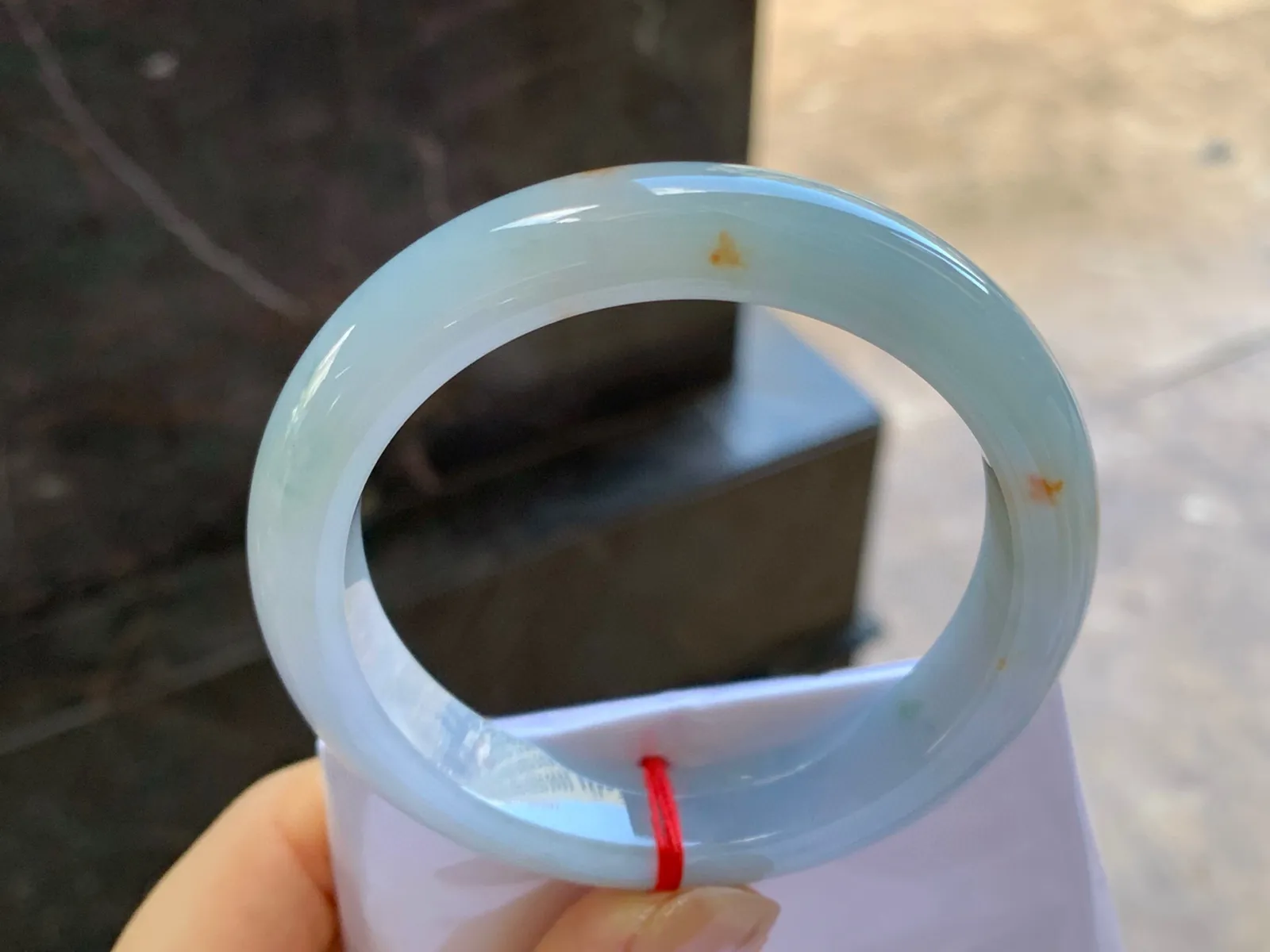 飘黄翡手镯
尺寸：56-12.5-8.6mm
底子细腻～有特色
