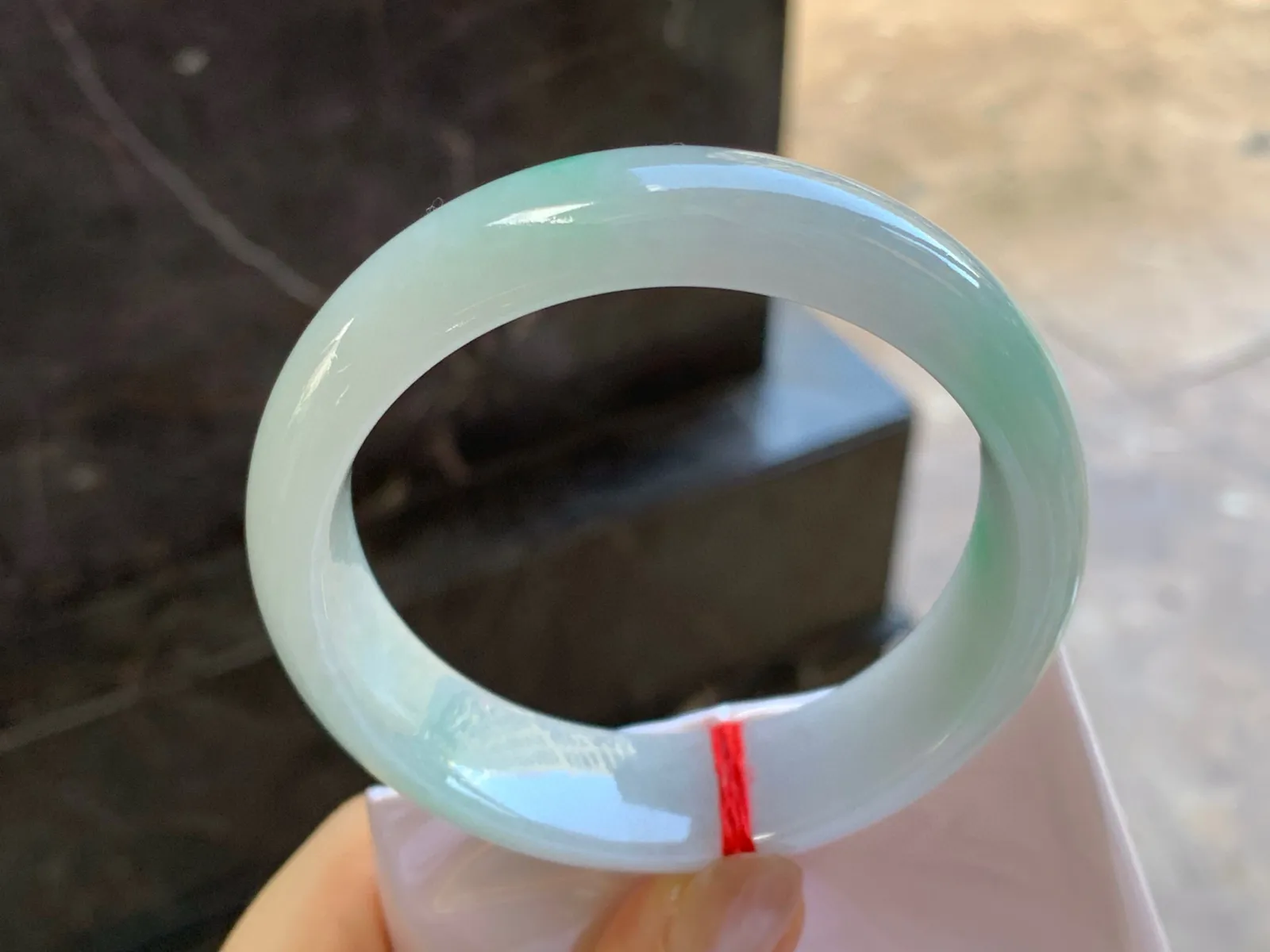 带色宽版手镯
尺寸：58.6-16.6-8.6mm
底子细腻干净～版型大气