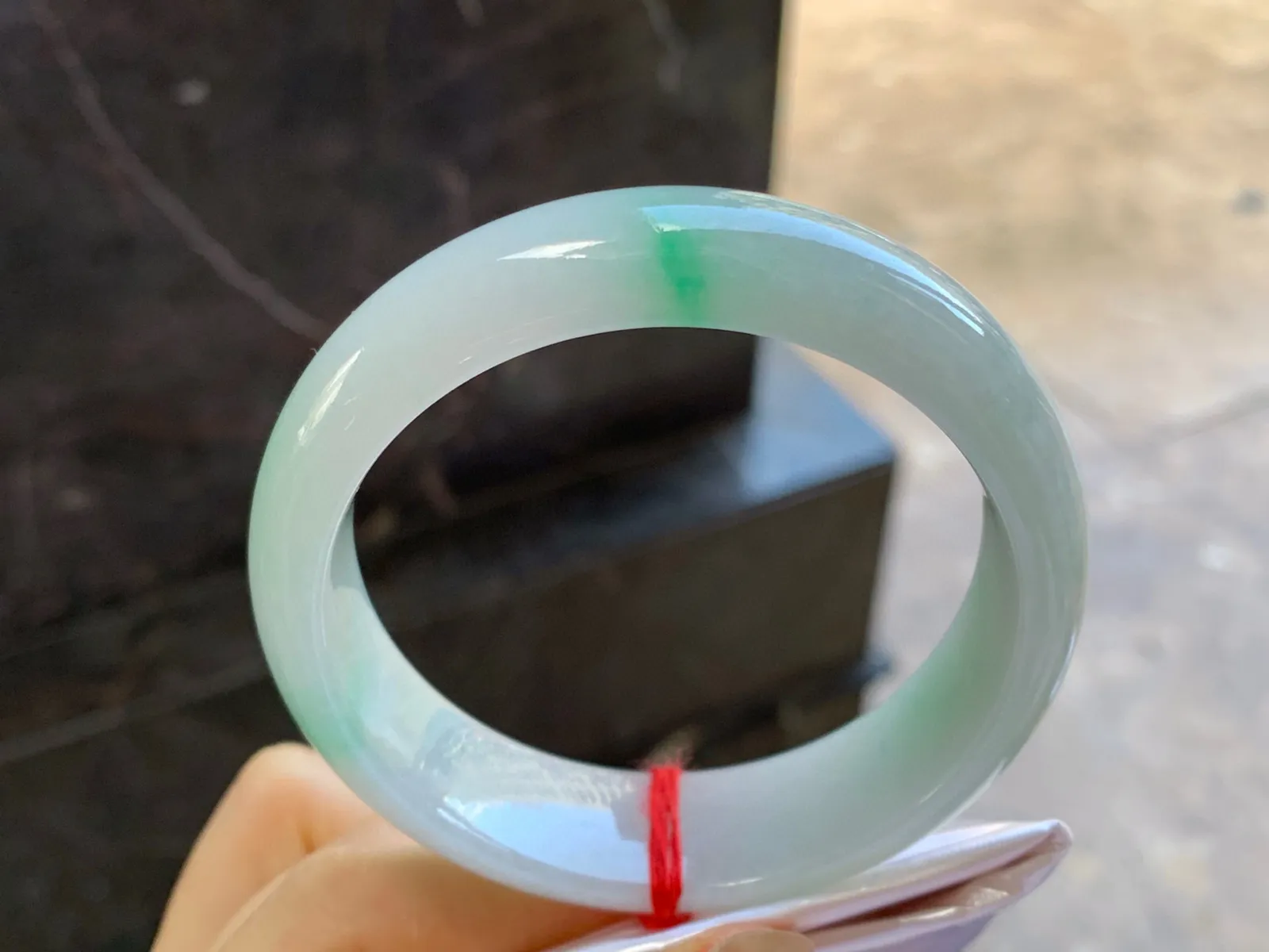 带色宽版手镯
尺寸：58.6-16.6-8.6mm
底子细腻干净～版型大气
