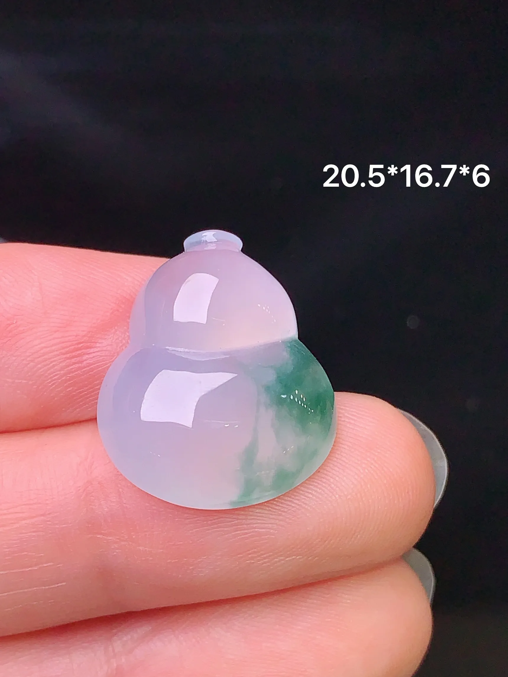镶嵌款 飘绿葫芦 玉质细腻 色泽艳丽 水润亮眼  整体尺寸20.5*16.7*6