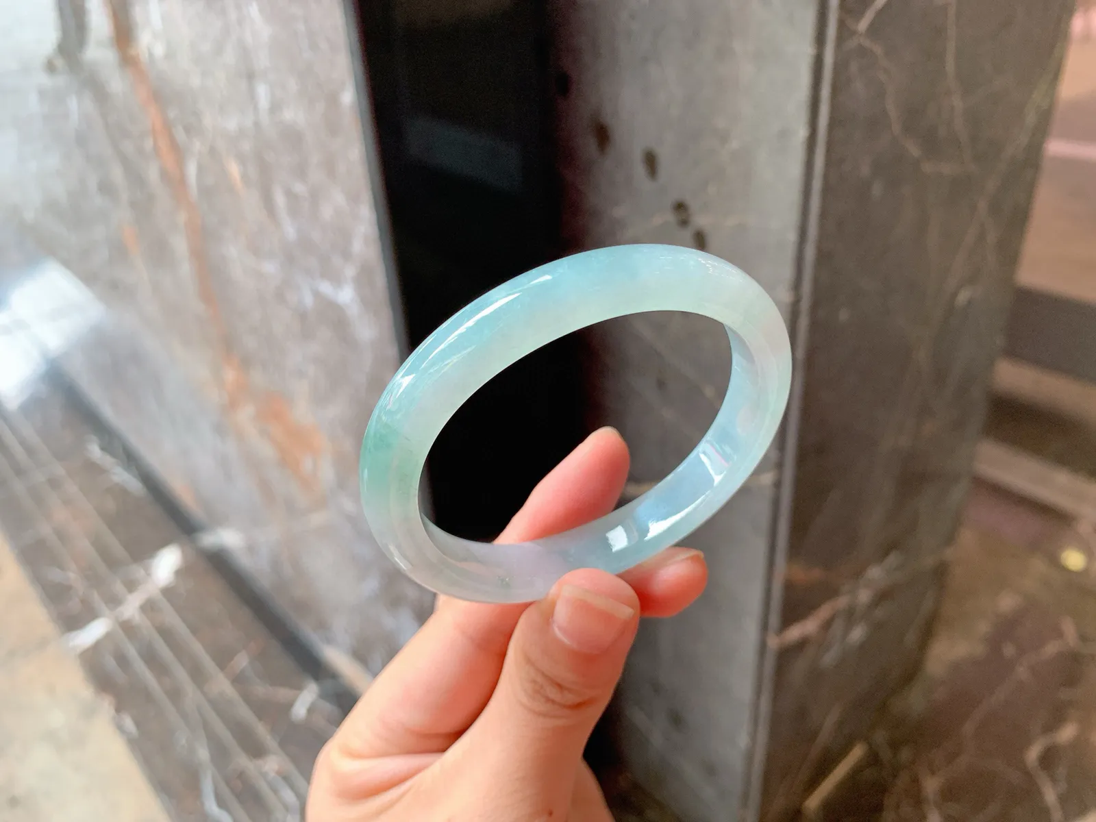️｜54圈口
冰晴贵妃手镯，底子细腻，清爽干净