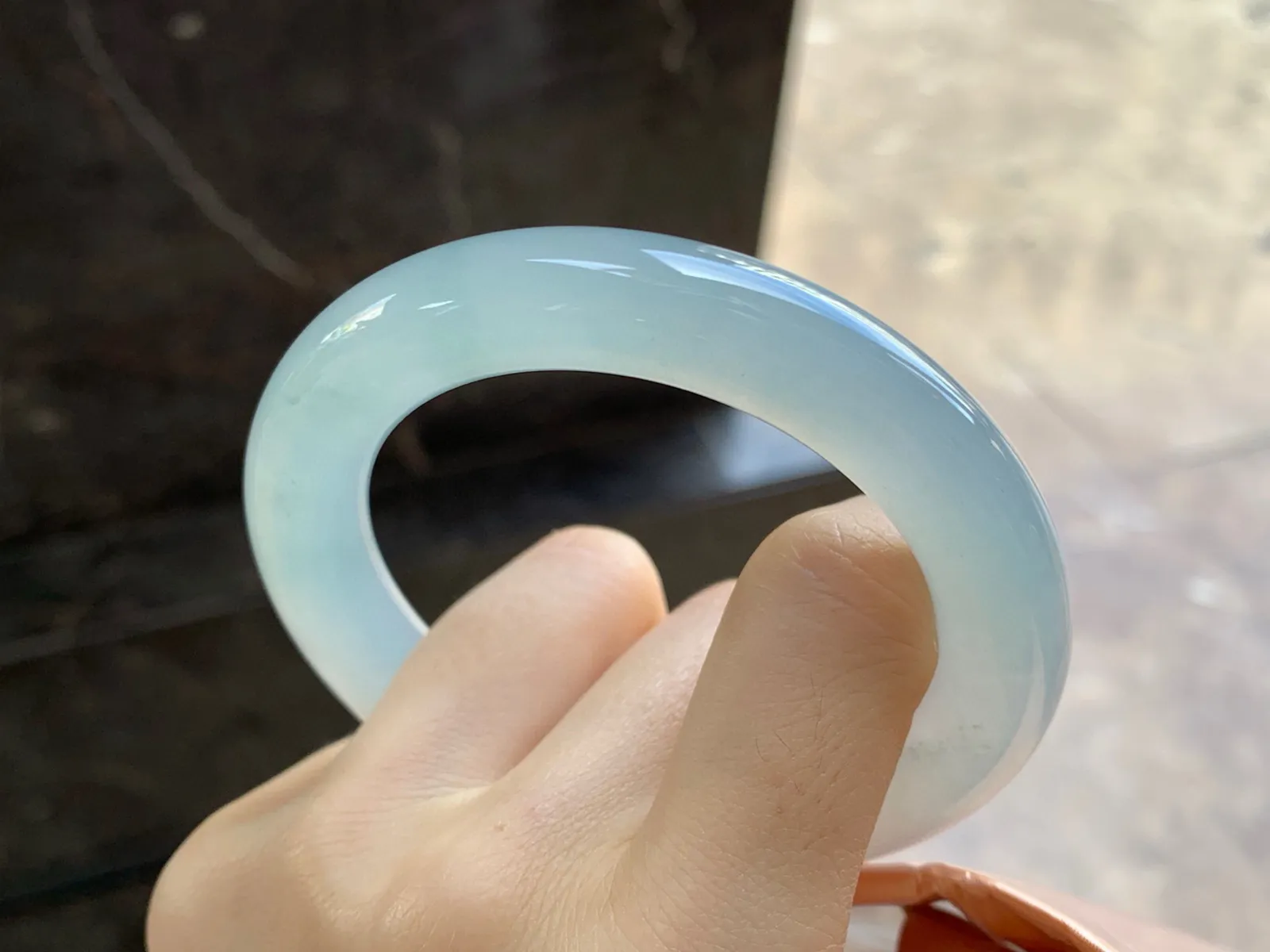 冰种圆条手镯
尺寸：55-11.4mm
种老肉细～纯纯的