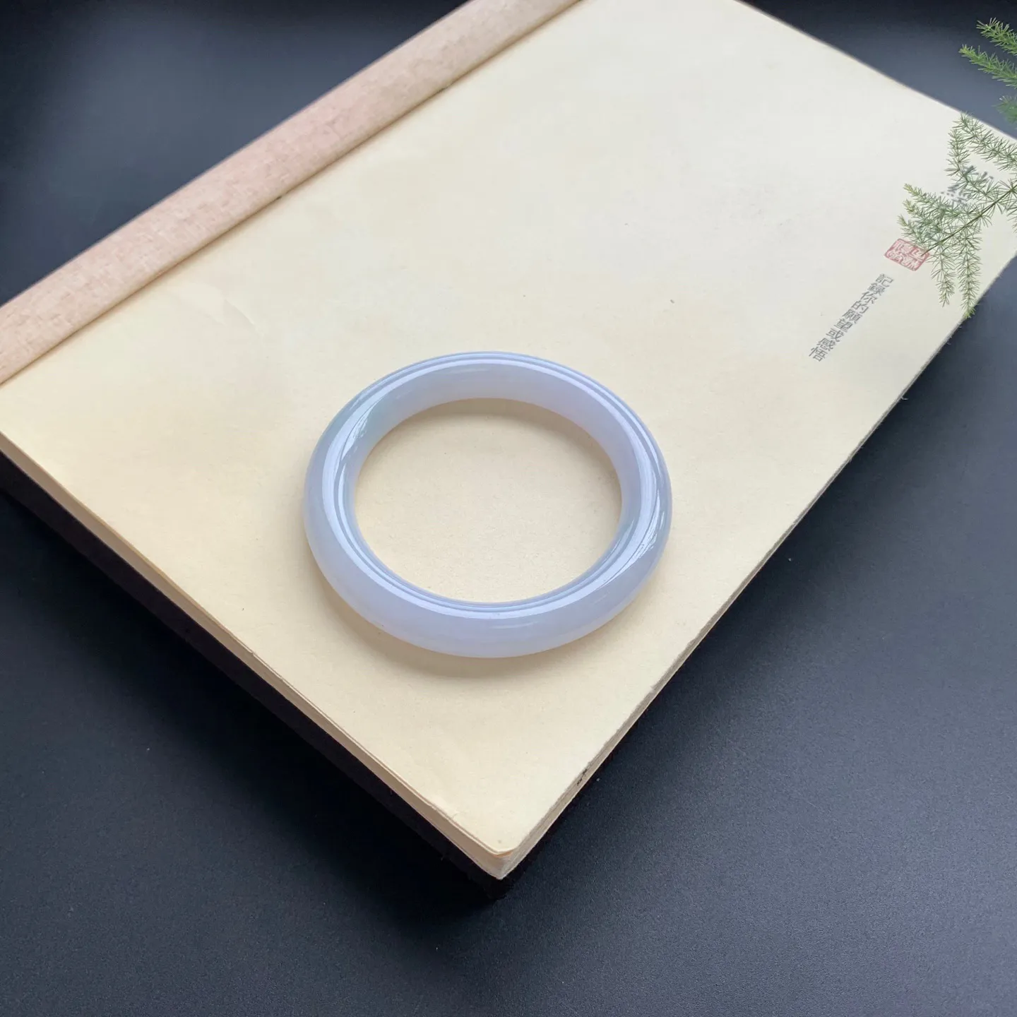 56圈口细糯圆条手镯 尺寸：56-10.5，无纹裂，细腻光滑，清爽干净