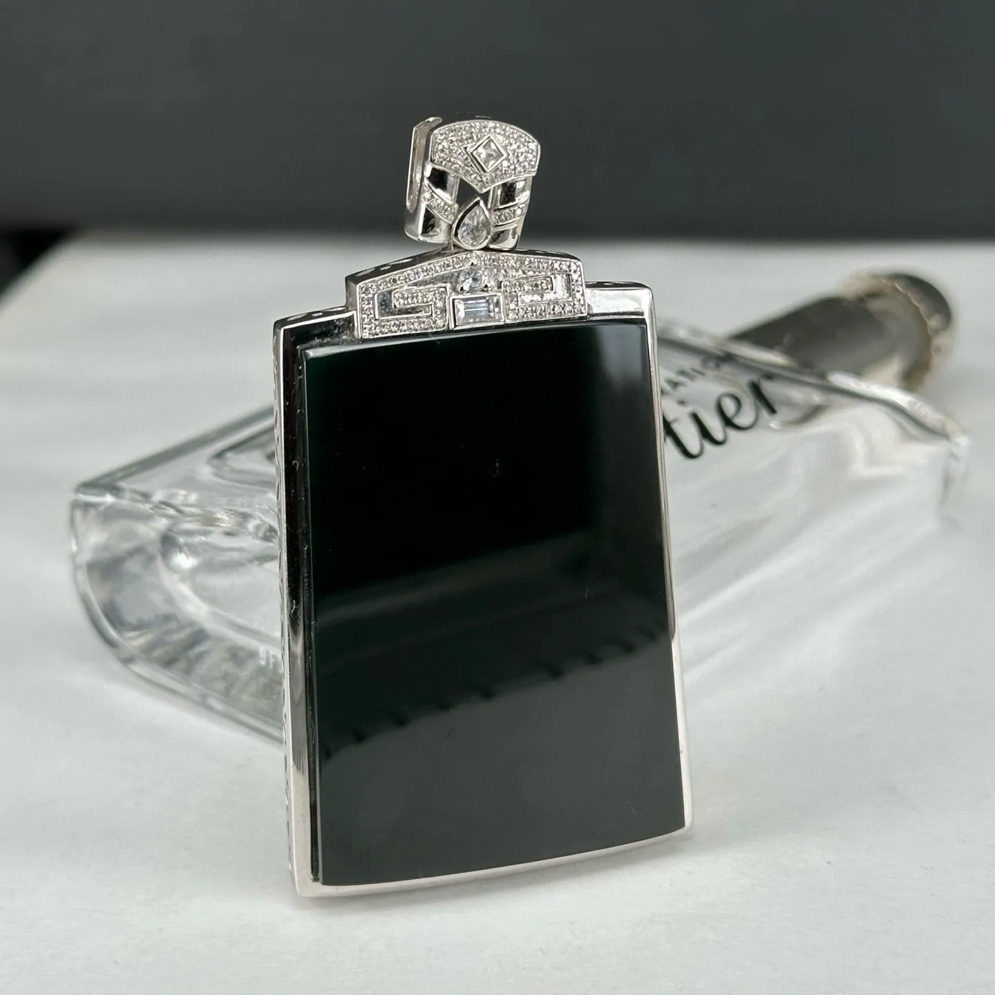 精品18k墨翠无事牌 种好色正 打灯通透 油性十足 尺寸68.7