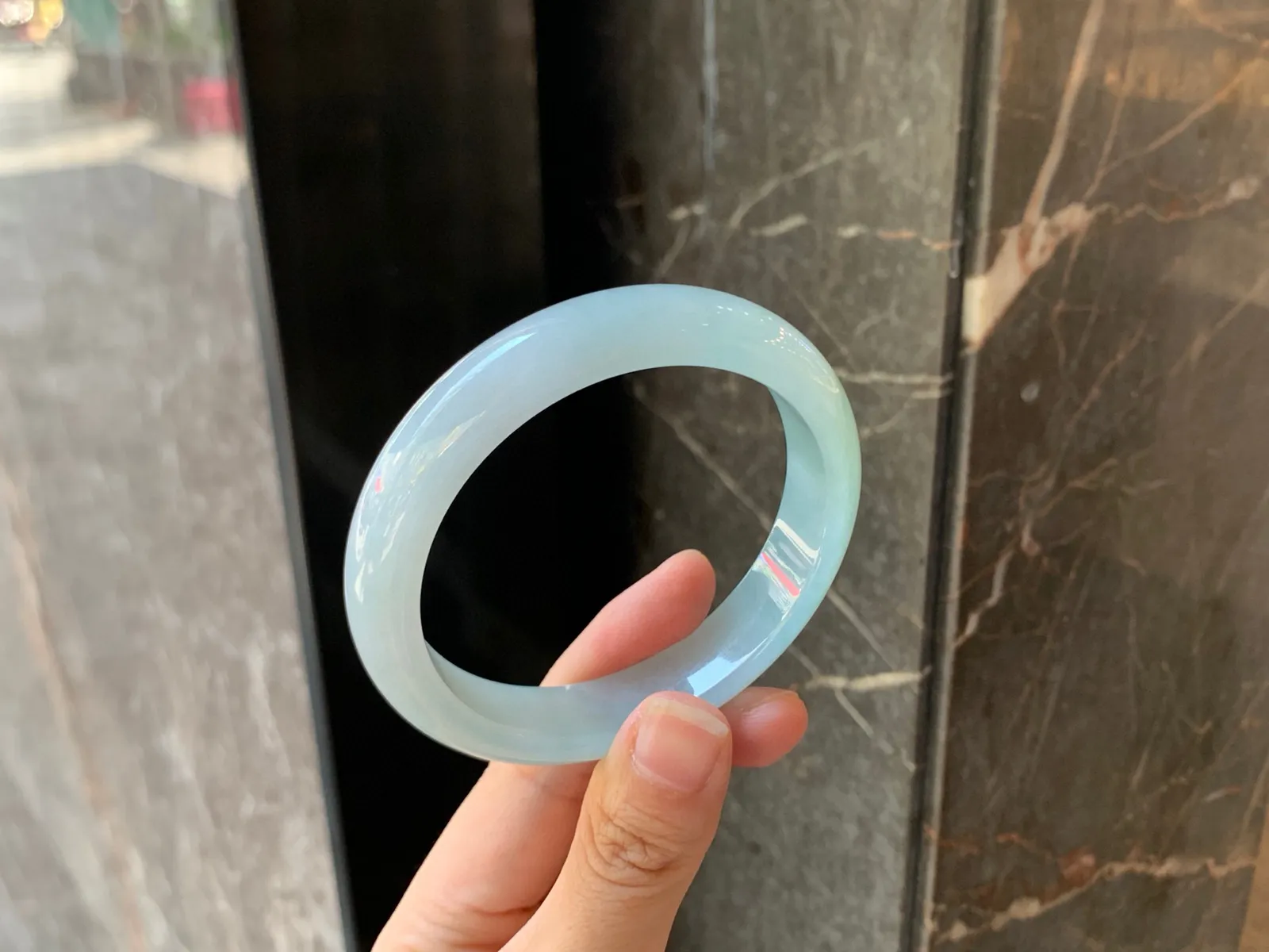 ｜58圈口
青蓝底飘花，若隐若现，底子冰润起胶