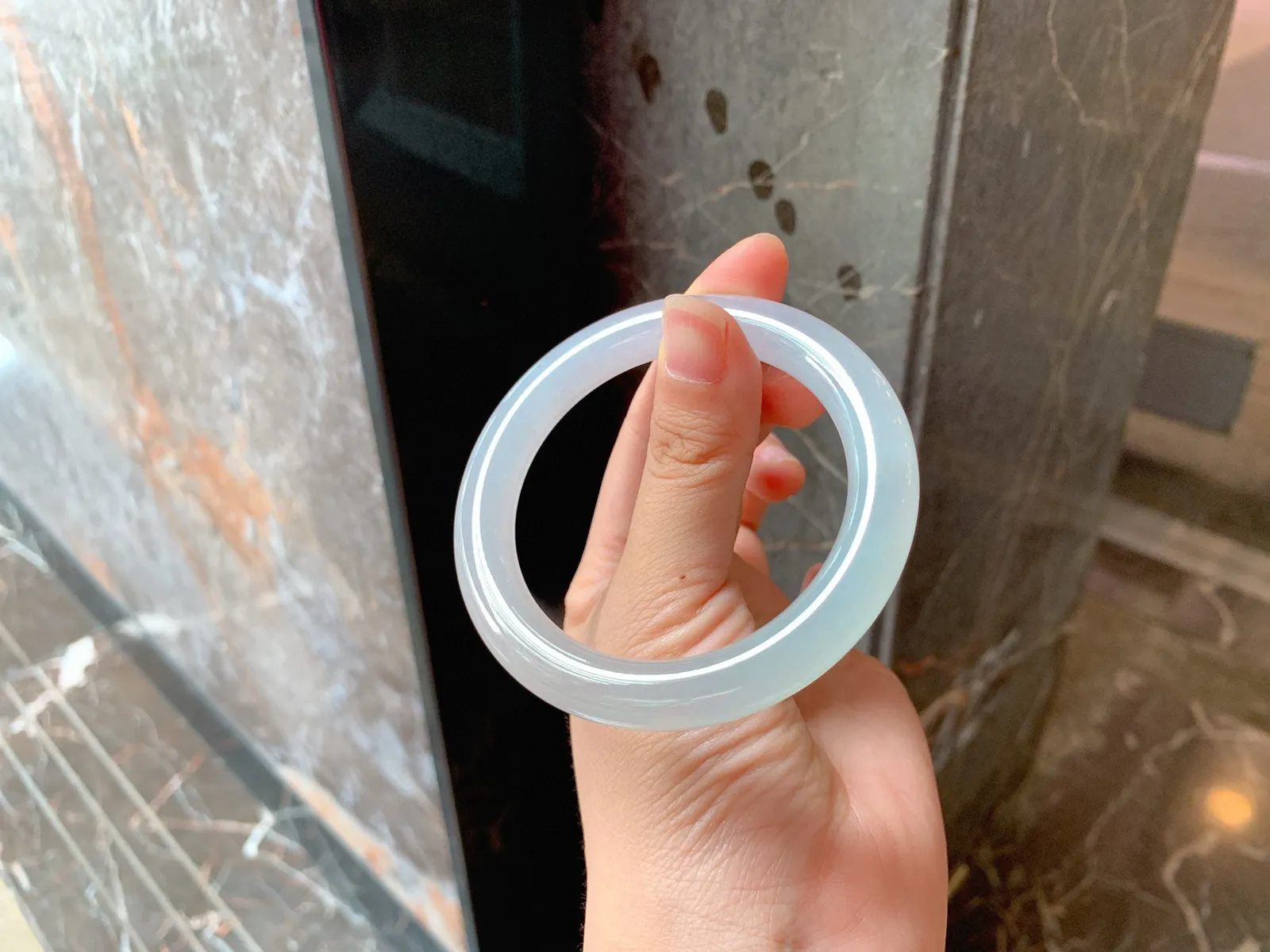 🪻｜55圈口
冰晴福镯，条粗：9.1，底子细腻，素雅简约，