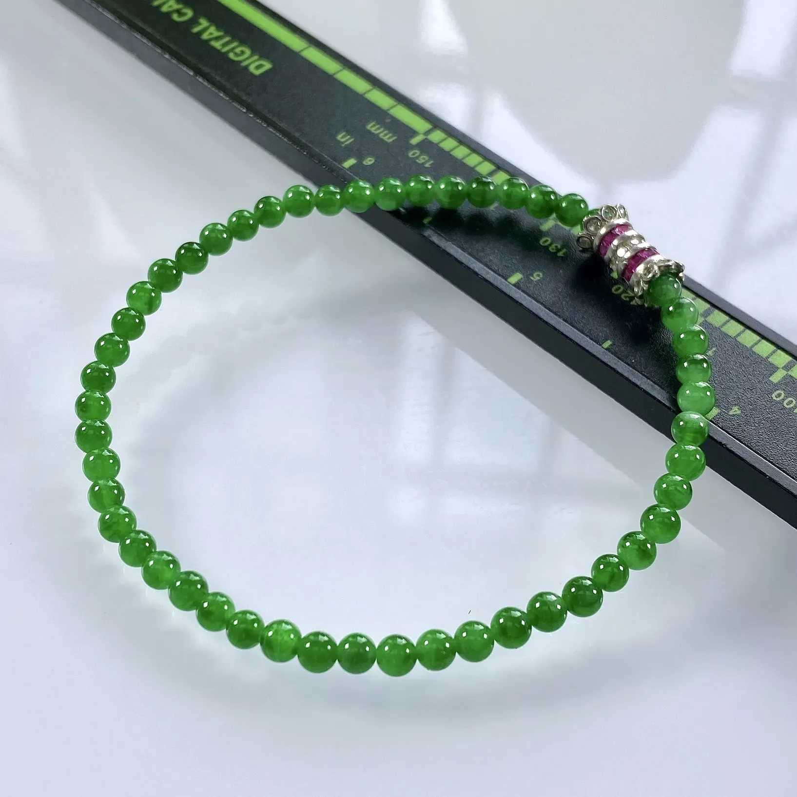 收藏级别，缅甸天然翡翠A货，卡3.6高冰种起胶满绿帝王绿小米珠小圆珠手串手链，尺寸：3.6mm/50颗，长度175mm，重量：4.80g