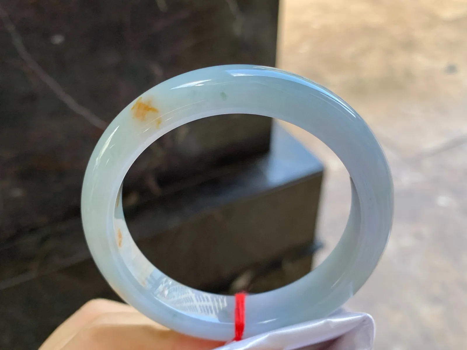 飘黄翡手镯
尺寸：56-12.5-8.6mm
底子细腻～有特色