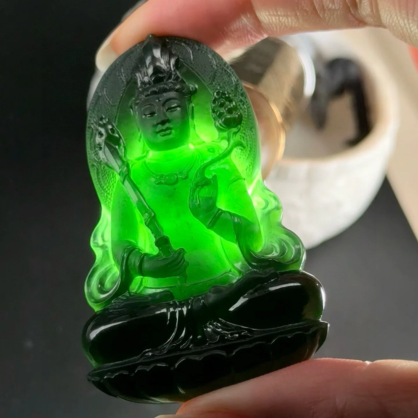 精品墨翠虚空藏菩萨 种好色正 打灯通透 油性十足 尺寸57.2