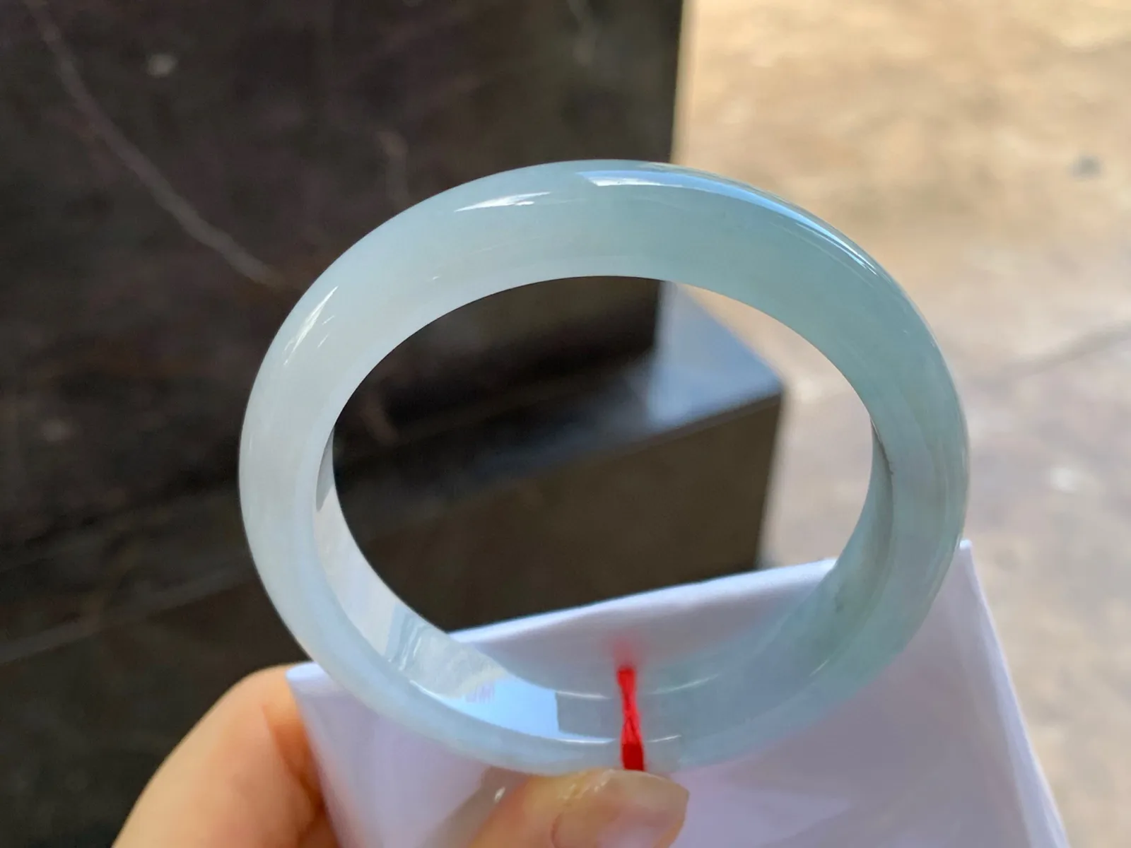 细糯手镯
尺寸：55.6-12.2-8.4mm
肉质细腻～水润清秀