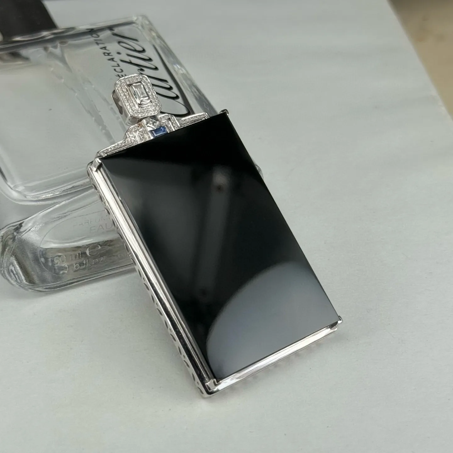 精品18k墨翠无事牌 种好色正 黑度极好 打灯通透 油性十足 尺寸68.3