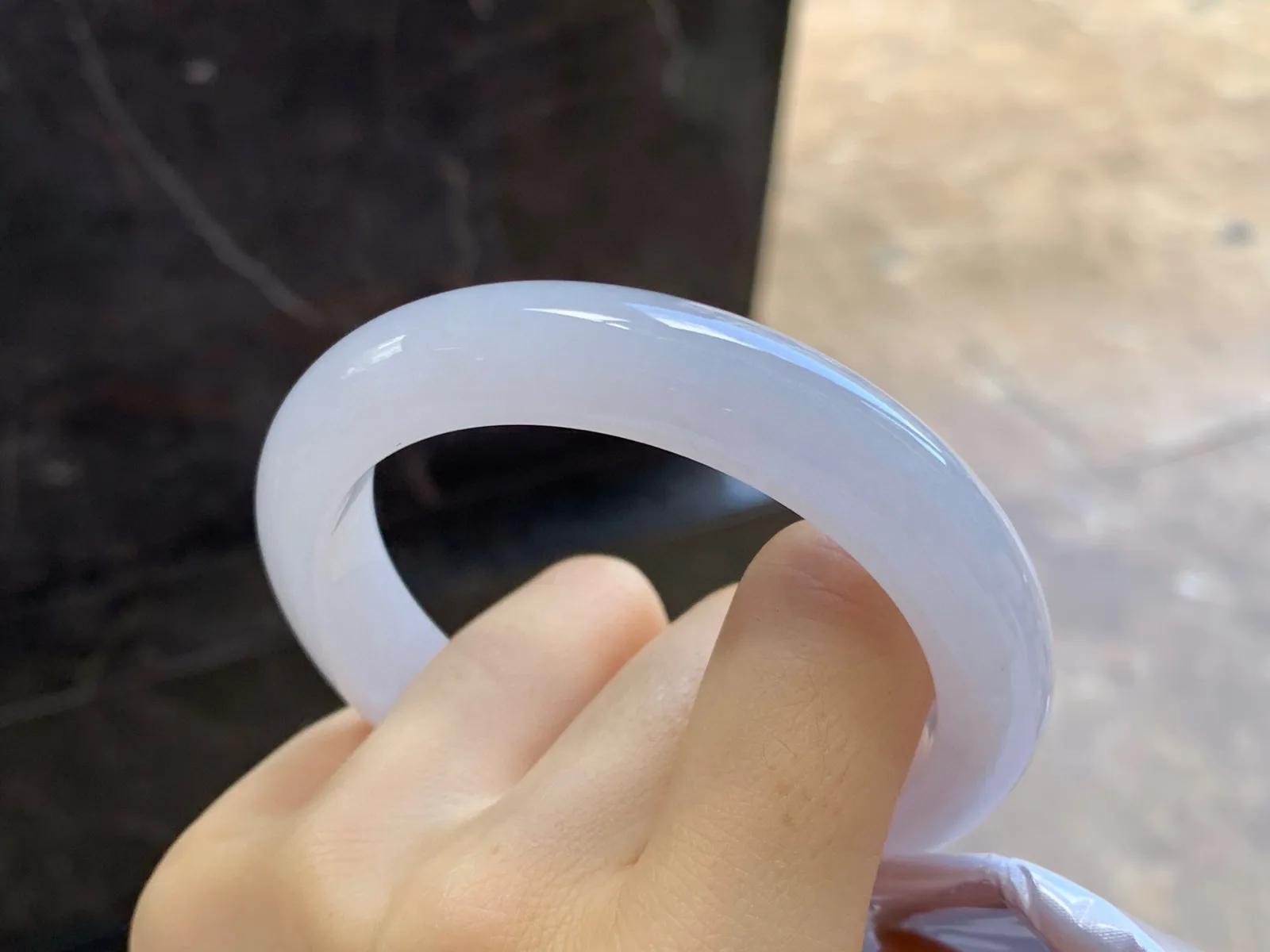 淡春手镯
尺寸：56.6-12-8.8mm
肉质细腻水润～小清新