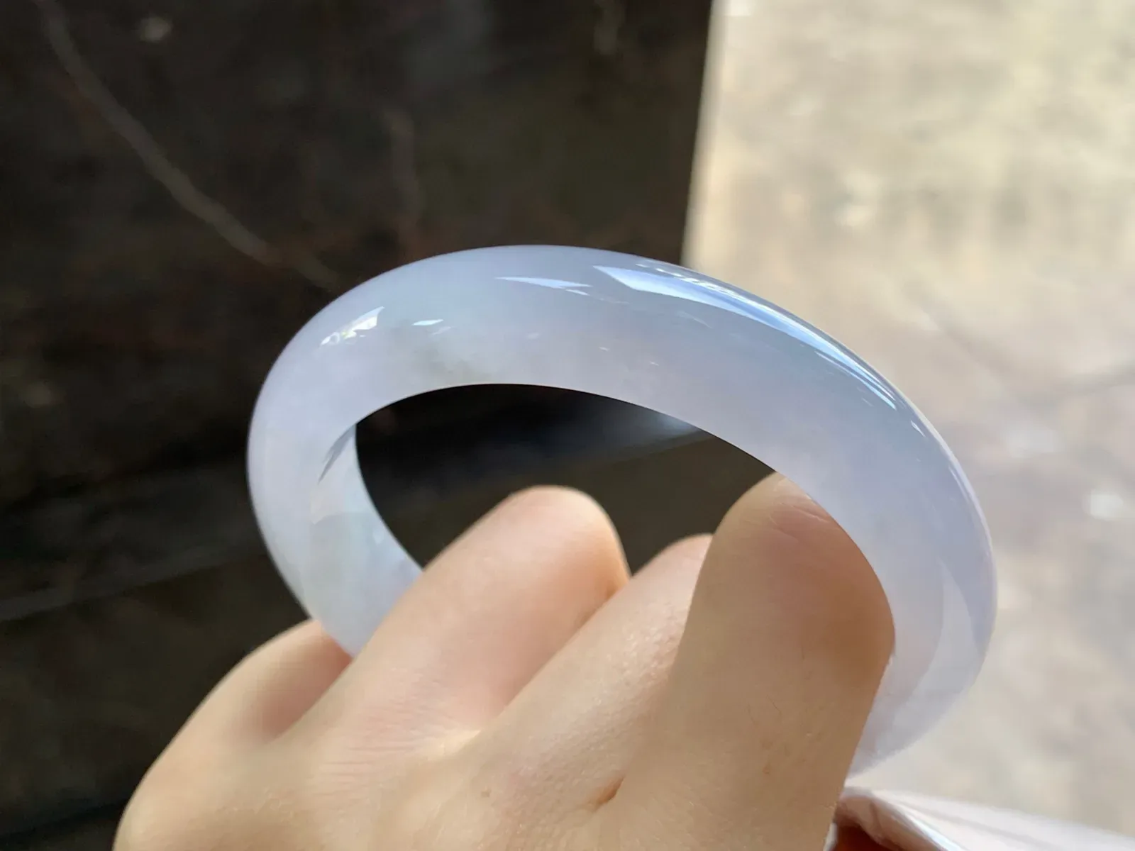 冰种手镯
尺寸：56-12.5-8.5mm
种水好 小清新 微棉不影响