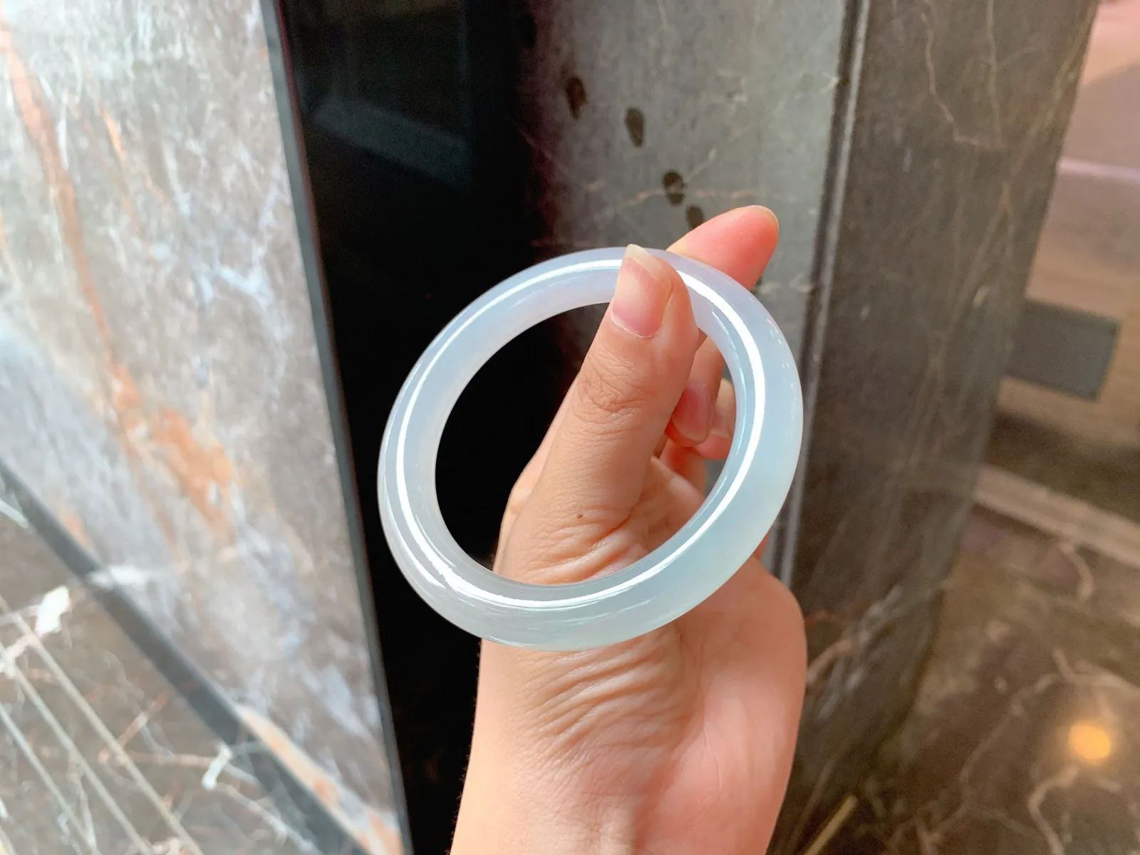 🪻｜55圈口
冰晴福镯，条粗：9.1，底子细腻，素雅简约，