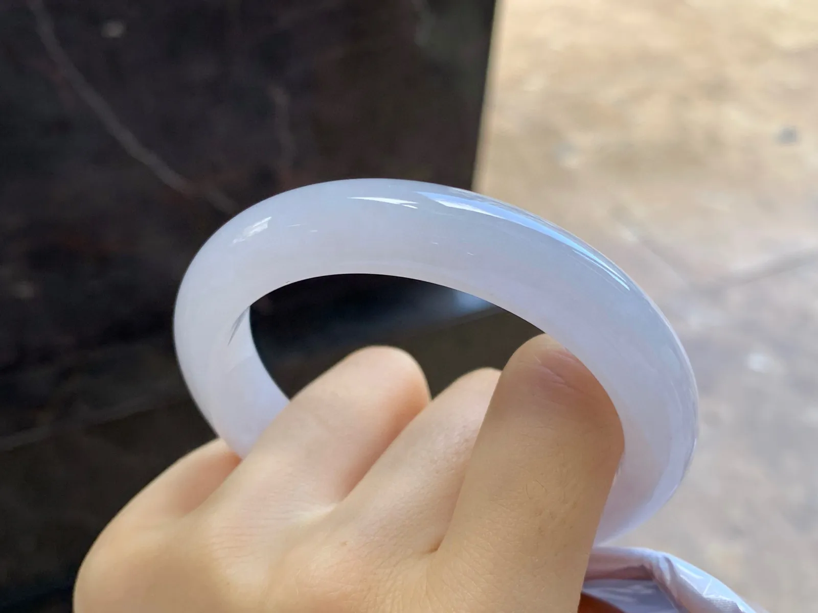 淡春手镯
尺寸：56.6-12-8.8mm
肉质细腻水润～小清新