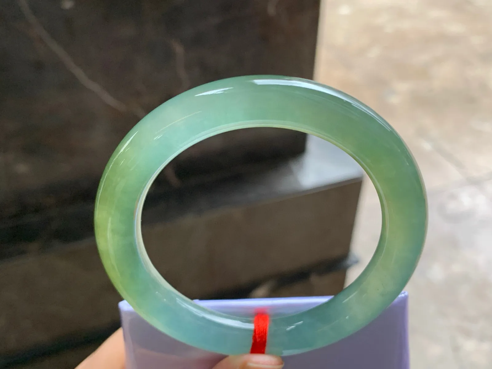 56-10.2

冰黄圆条手镯^_^透亮荧光十足
