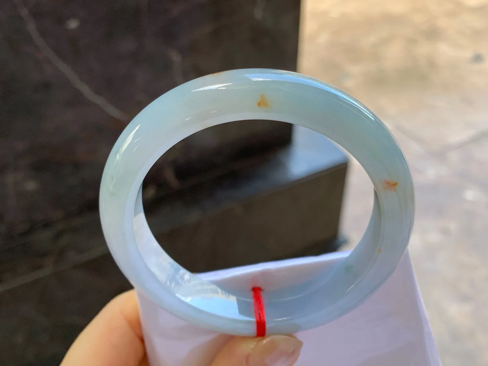 飘黄翡手镯
尺寸：56-12.5-8.6mm
底子细腻～有特色