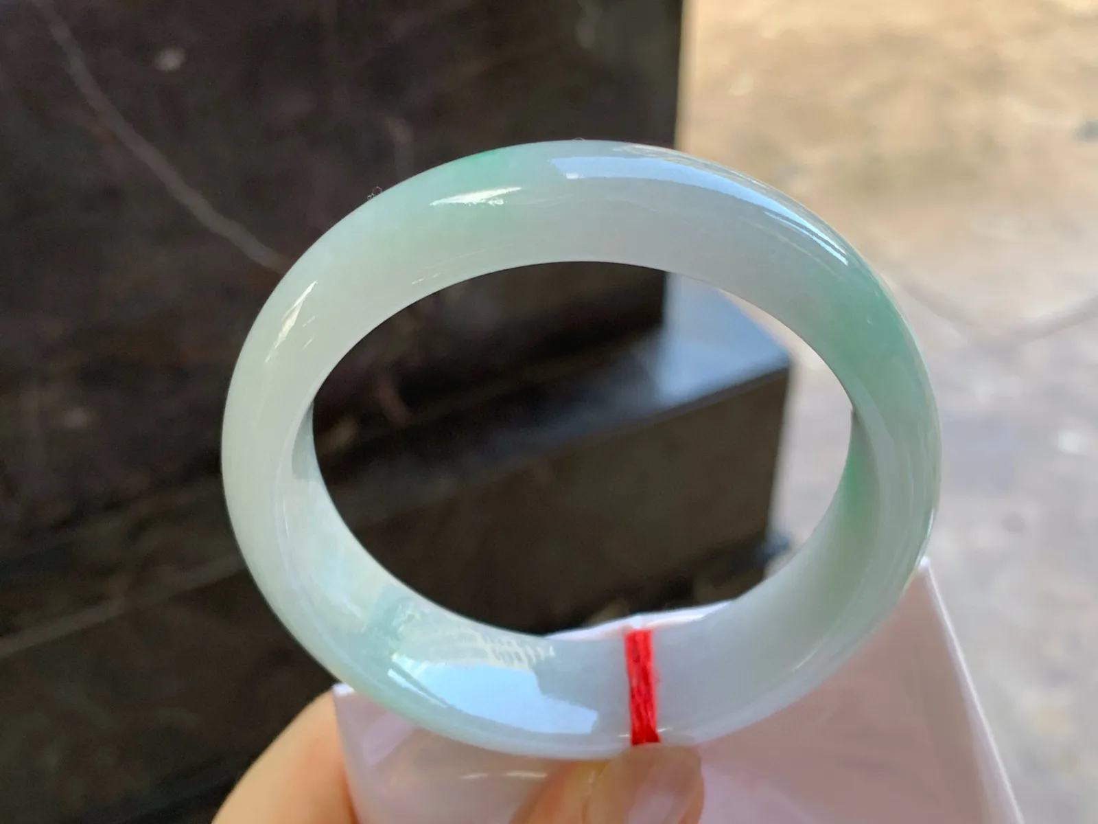 带色宽版手镯
尺寸：58.6-16.6-8.6mm
底子细腻干净～版型大气