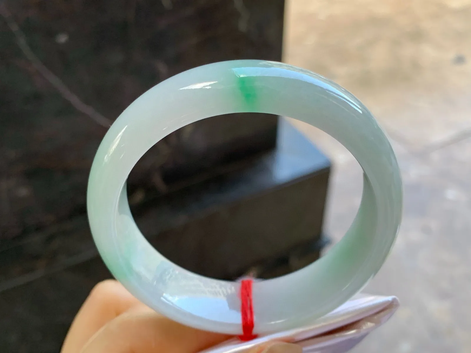 带色宽版手镯
尺寸：58.6-16.6-8.6mm
底子细腻干净～版型大气