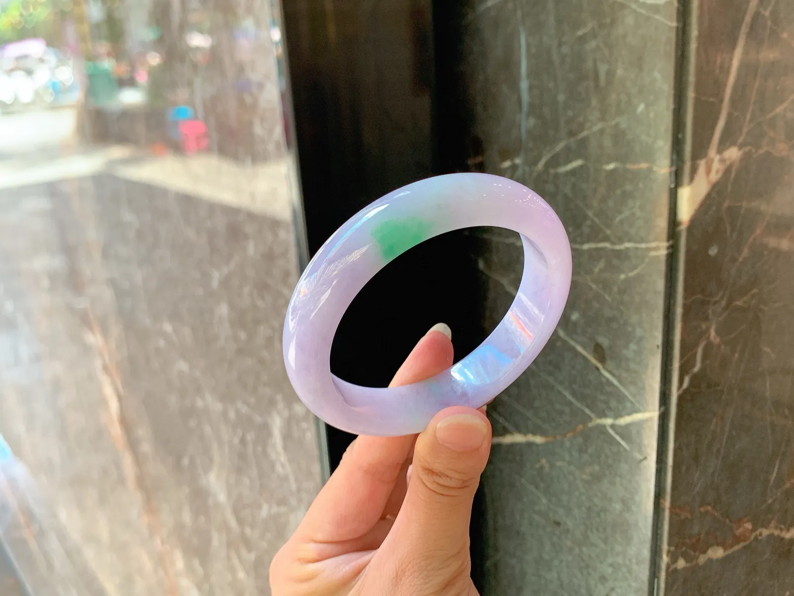 ｜59圈口
浓春彩，这个颜色有点好看过头了、带上回头率老高了、明艳动人、那一抹翠更惊艳、