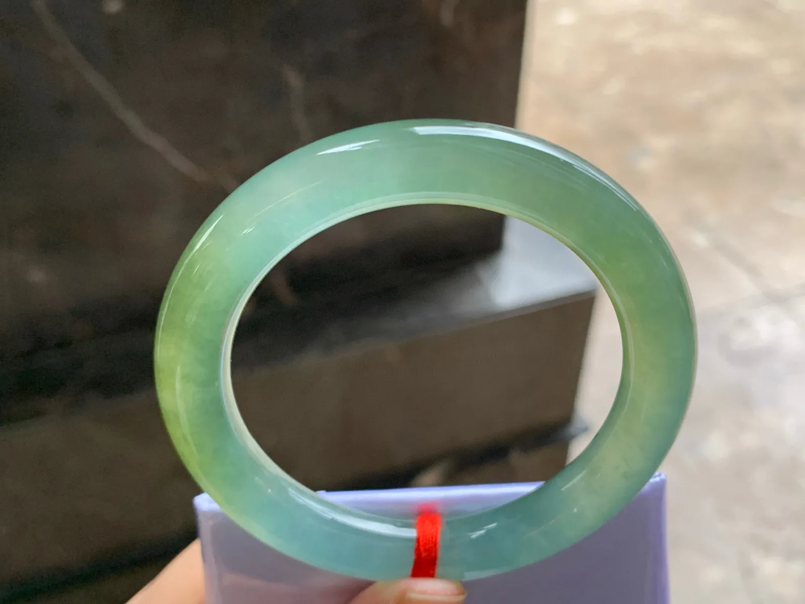 56-10.2

冰黄圆条手镯^_^透亮荧光十足