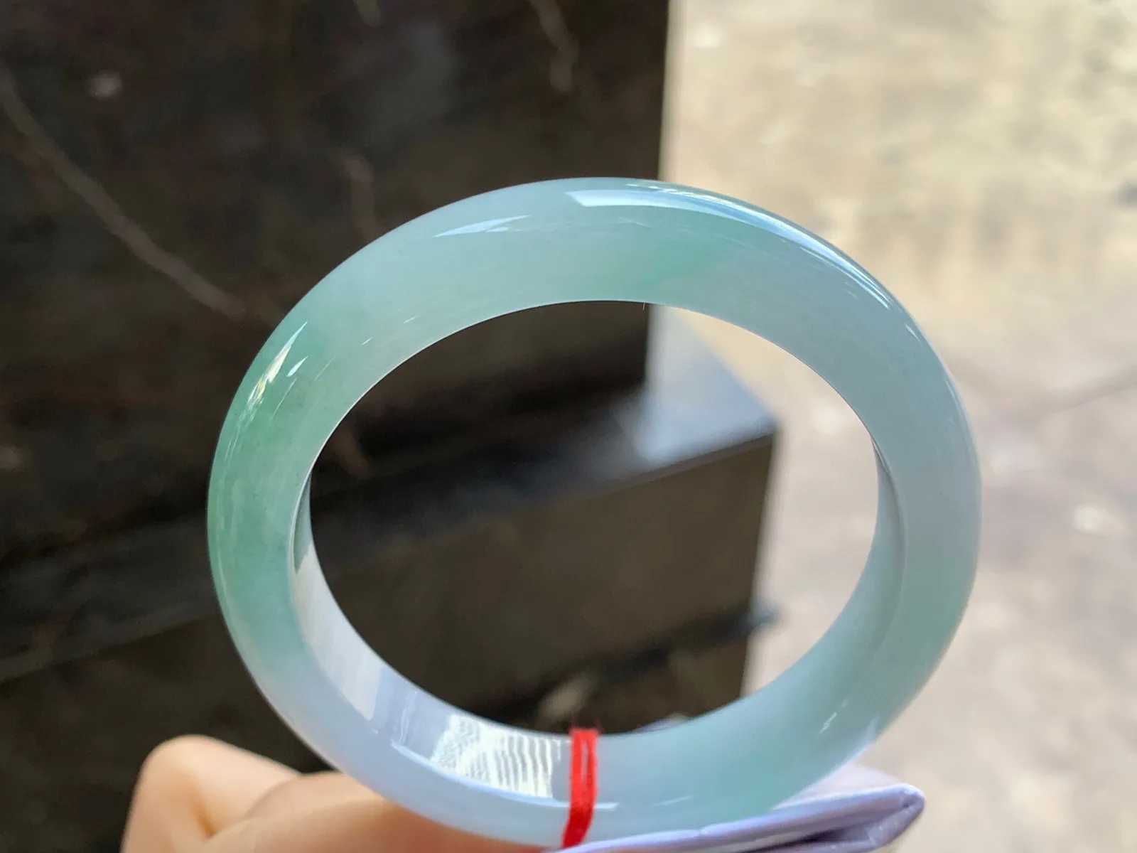 细糯手镯
尺寸：56-12-9mm
底子细腻干净～小清新