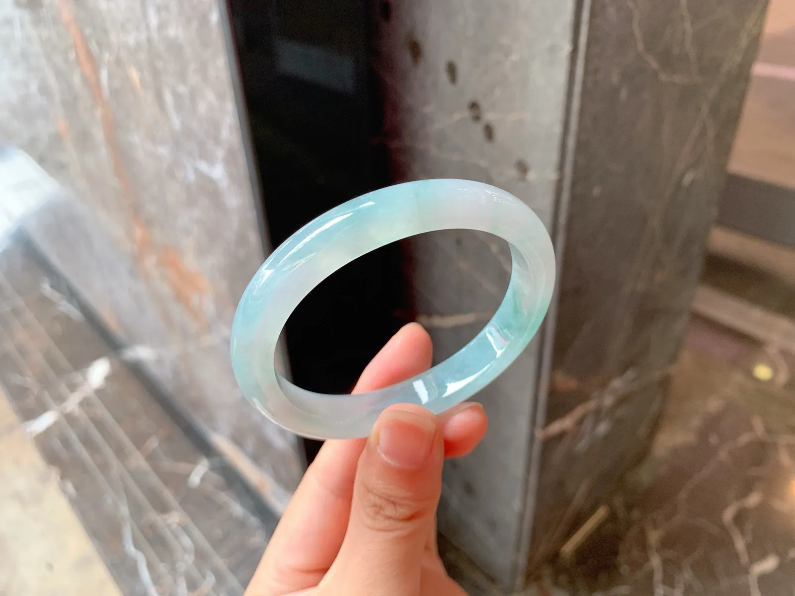️｜54圈口
冰晴贵妃手镯，底子细腻，清爽干净